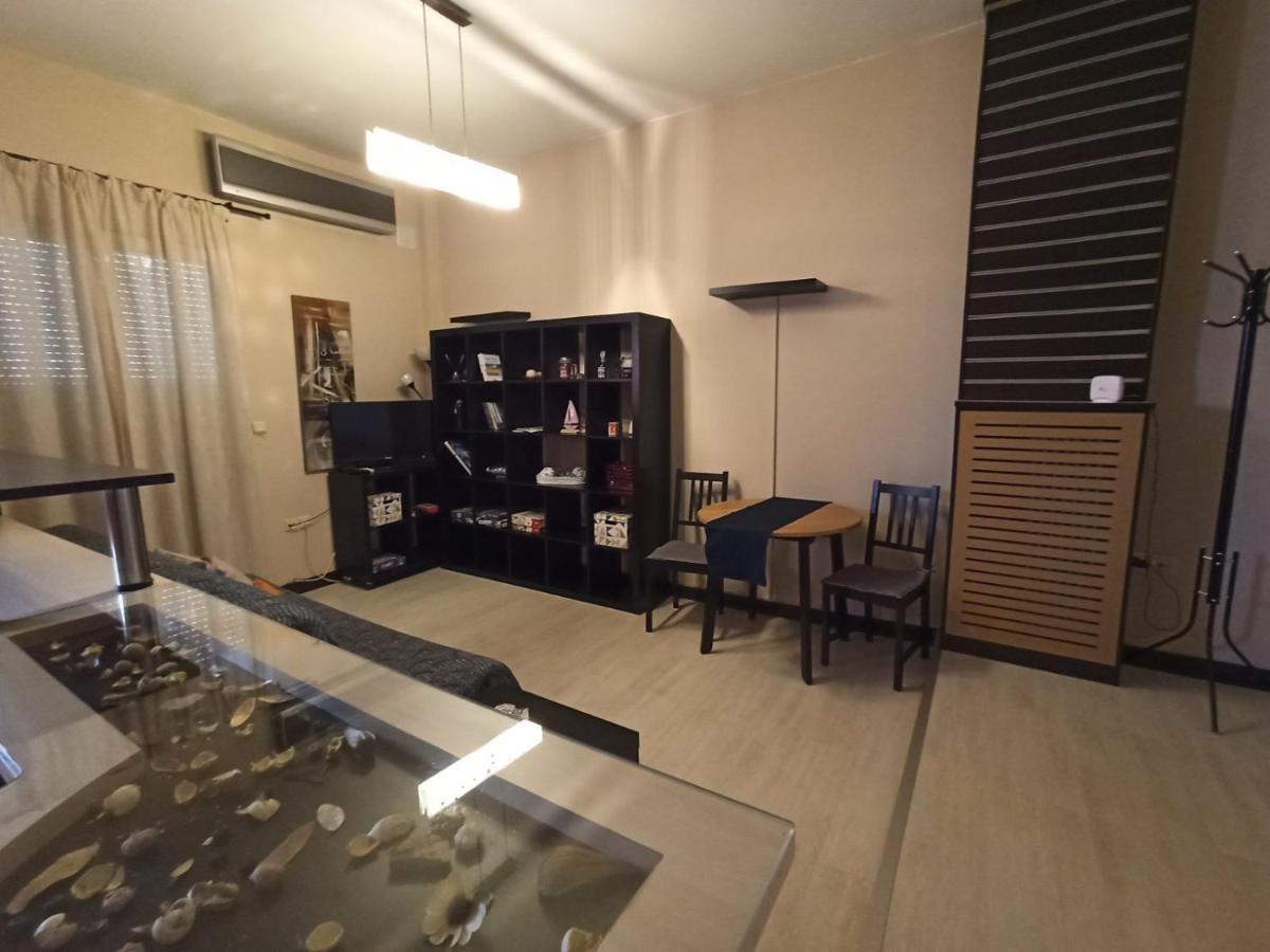 Modern Apartment, 5΄ Walk From Central Metro Station Athens Exterior photo
