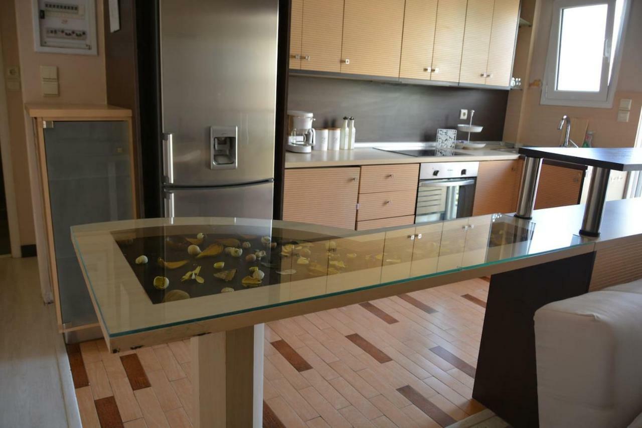 Modern Apartment, 5΄ Walk From Central Metro Station Athens Exterior photo
