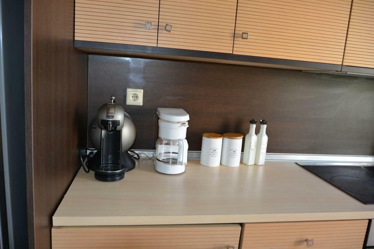 Modern Apartment, 5΄ Walk From Central Metro Station Athens Exterior photo