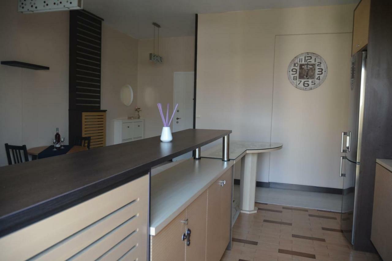 Modern Apartment, 5΄ Walk From Central Metro Station Athens Exterior photo